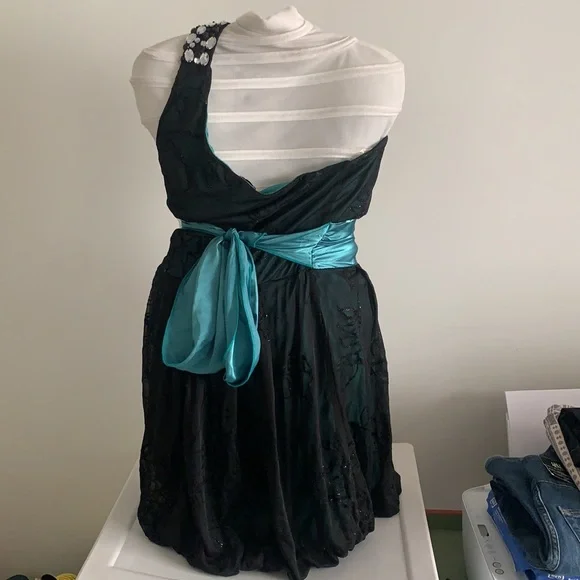 Speechless Dress - Picture 2 of 7